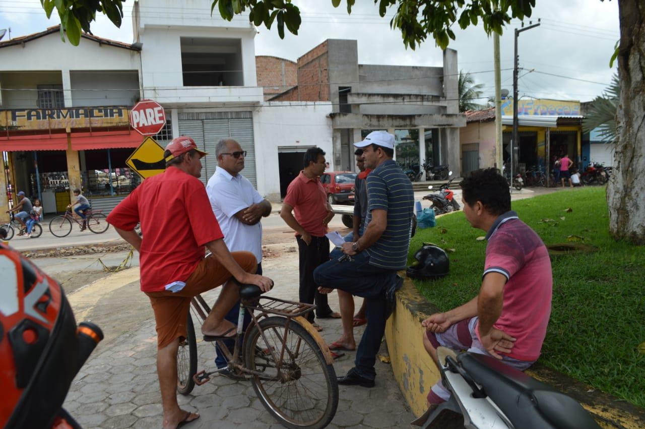 Chico Velho fiscaliza execução de serviços no Centro de Maracaçumé