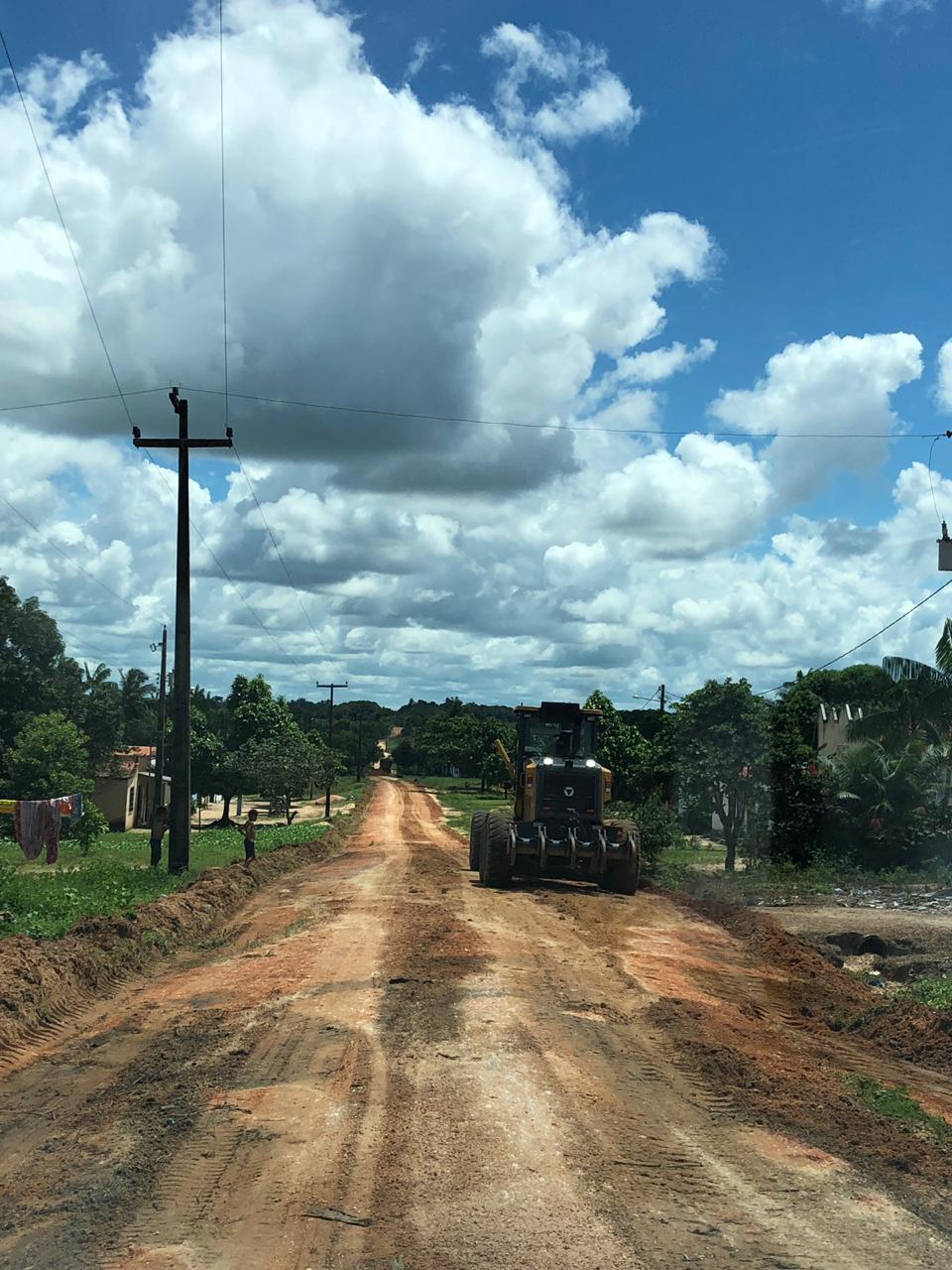 Secretaria de Obras executa serviços de recuperação de pontos críticos no Povoado Cocal