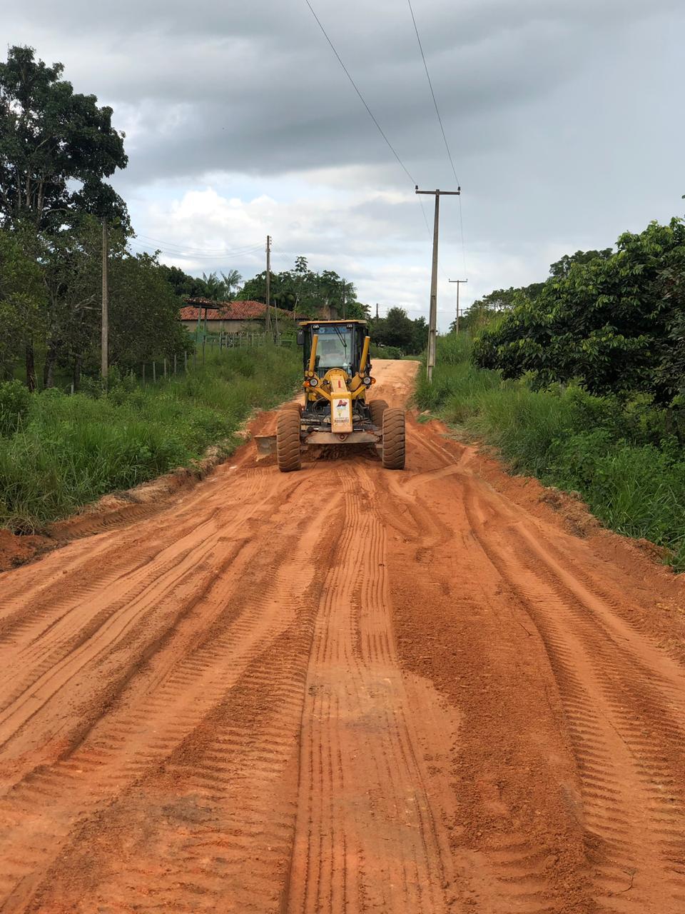 Secretaria de Obras executa serviços de recuperação de pontos críticos no Povoado Cocal