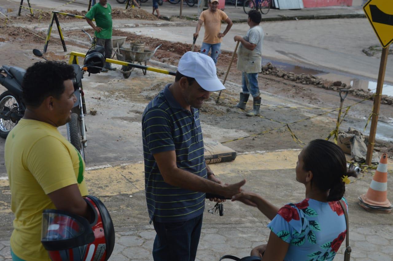 Chico Velho fiscaliza execução de serviços no Centro de Maracaçumé