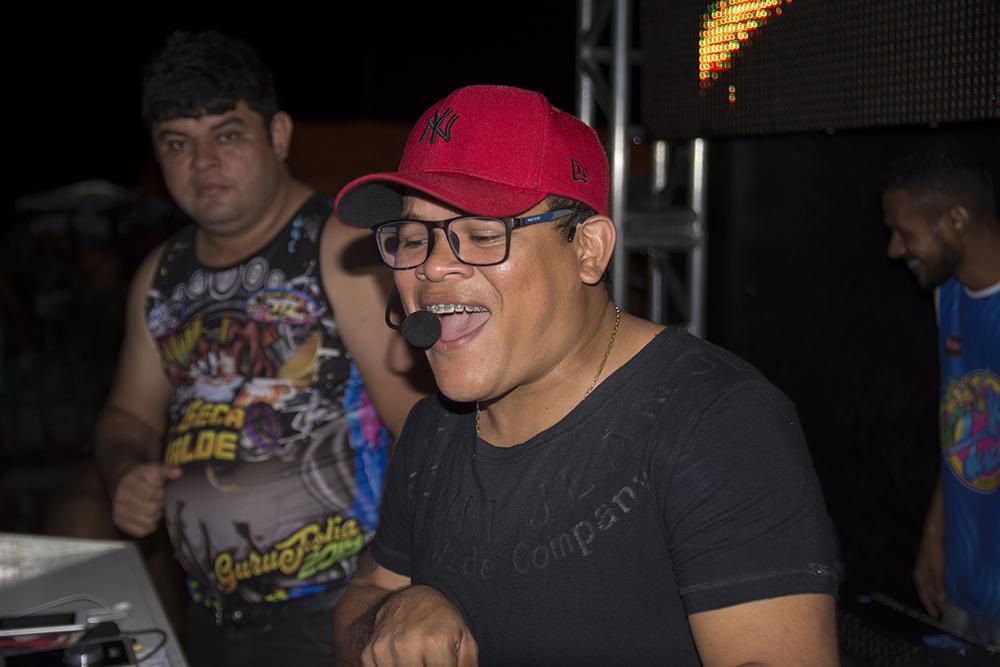 Mesmo com chuva, Dj Darlan anima o Gurufolia