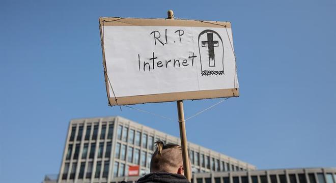 Parlamento Europeu aprova regra sobre direitos autorais na internet