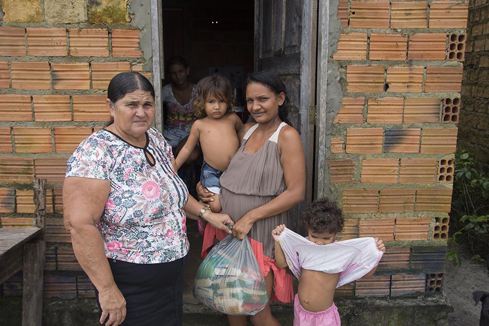 Câmara de Vereadores e Bombeiro Civil realizam distribuição de cestas básicas em Maracaçumé