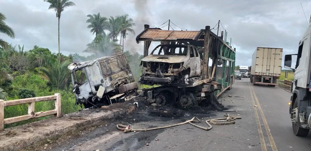 Incêndio em caminhão cegonha deixa uma pessoa morta no Maranhão