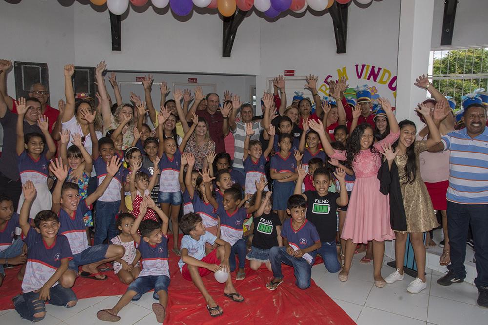 Escola e ginásio são inaugurados em Maracaçumé