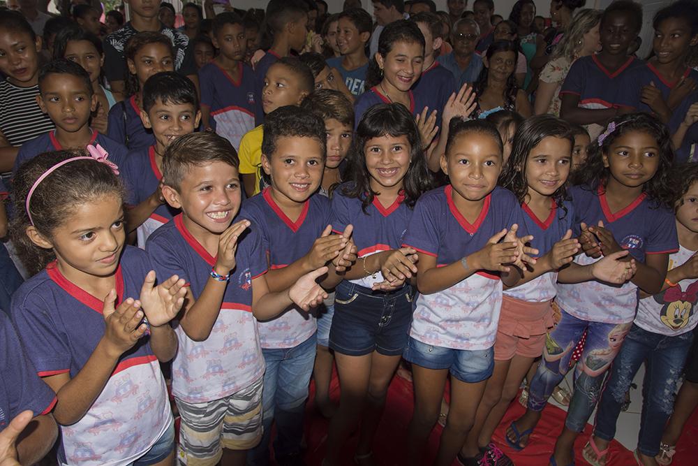 Escola e ginásio são inaugurados em Maracaçumé