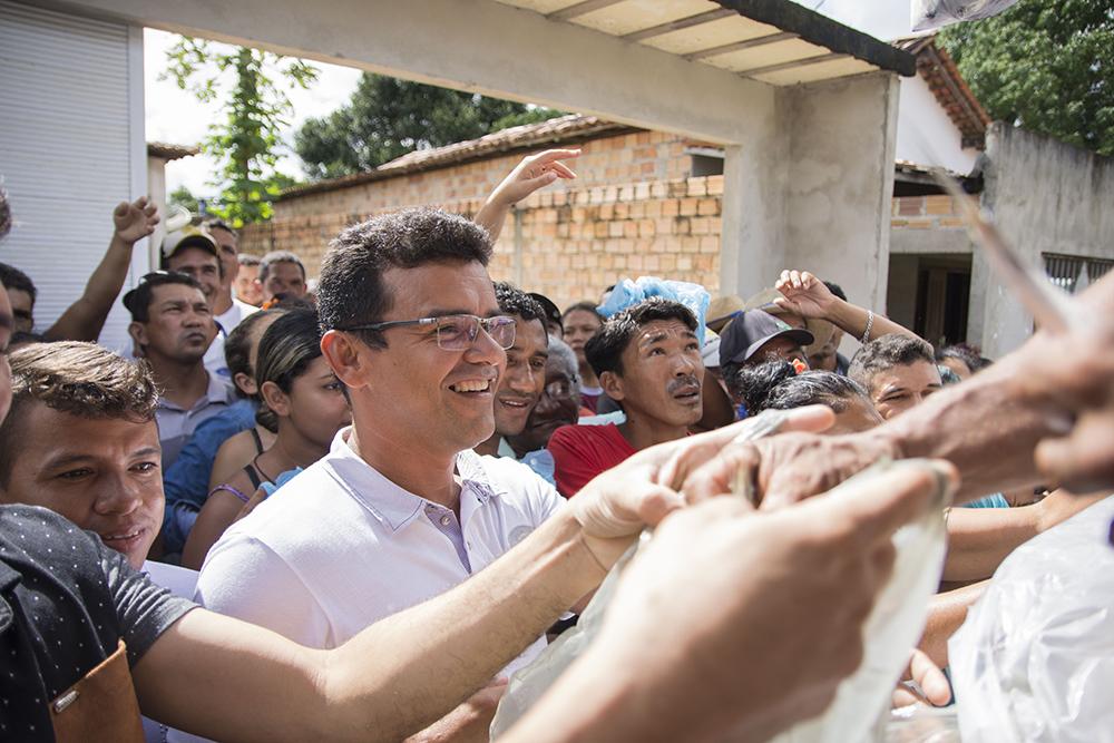 Ney Passinho distribuiu mais de uma tonelada de peixes às famílias centronovenses