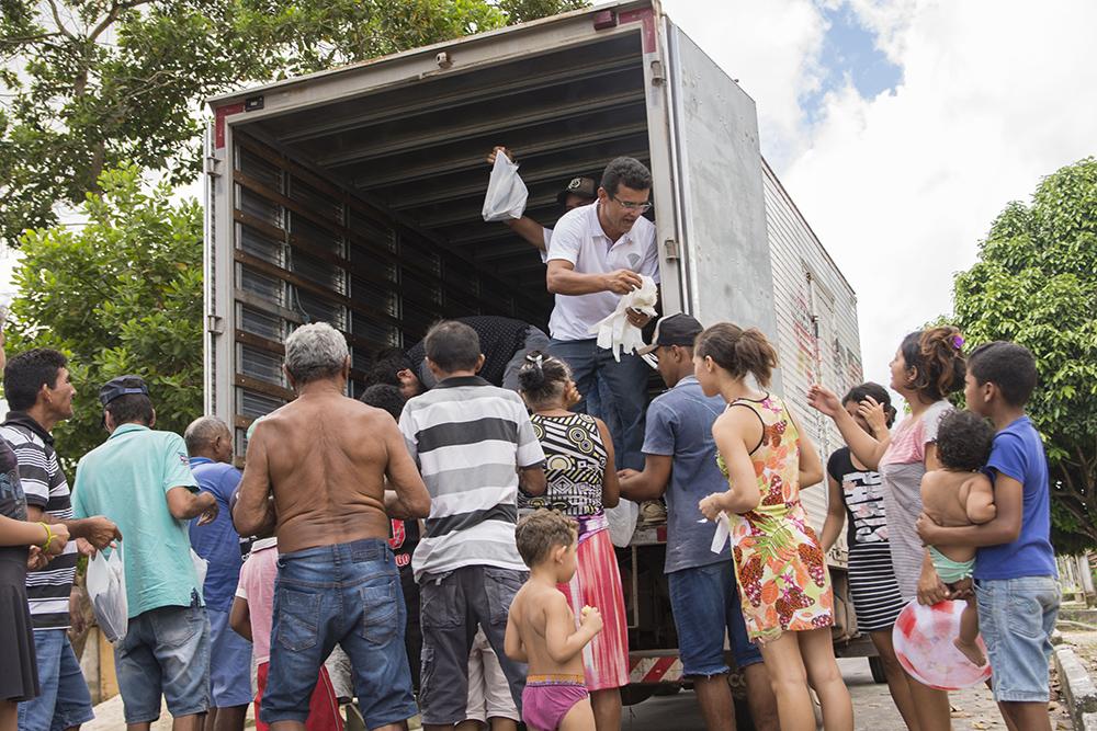 Ney Passinho distribuiu mais de uma tonelada de peixes às famílias centronovenses