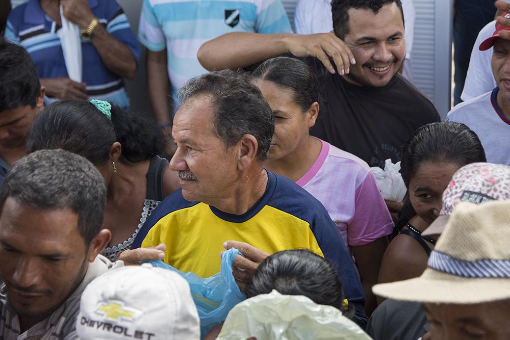 Ney Passinho distribuiu mais de uma tonelada de peixes às famílias centronovenses