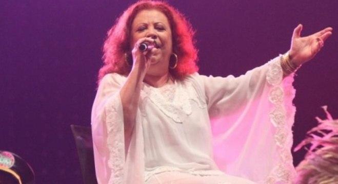 Beth Carvalho morre, aos 72 anos, após quatro meses de internação