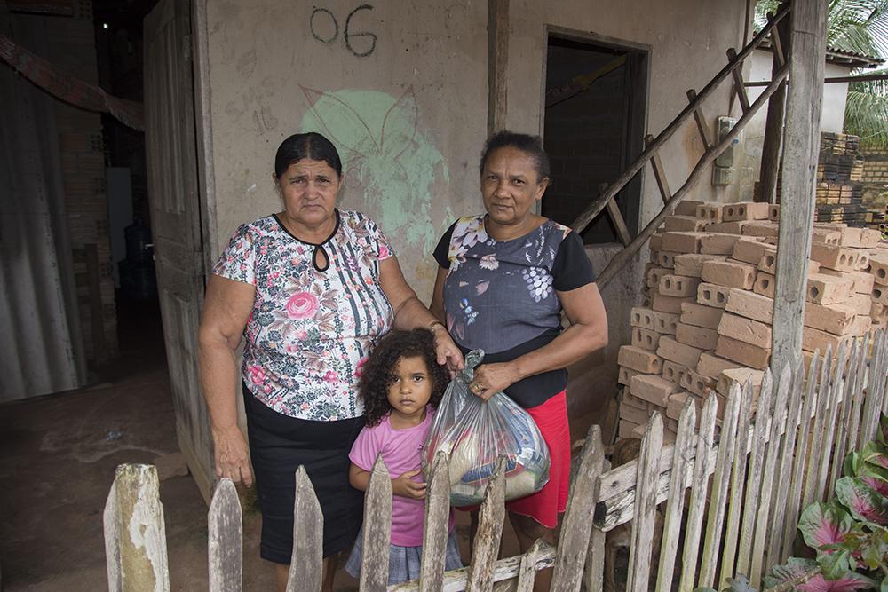 Câmara de Vereadores e Bombeiro Civil realizam distribuição de cestas básicas em Maracaçumé