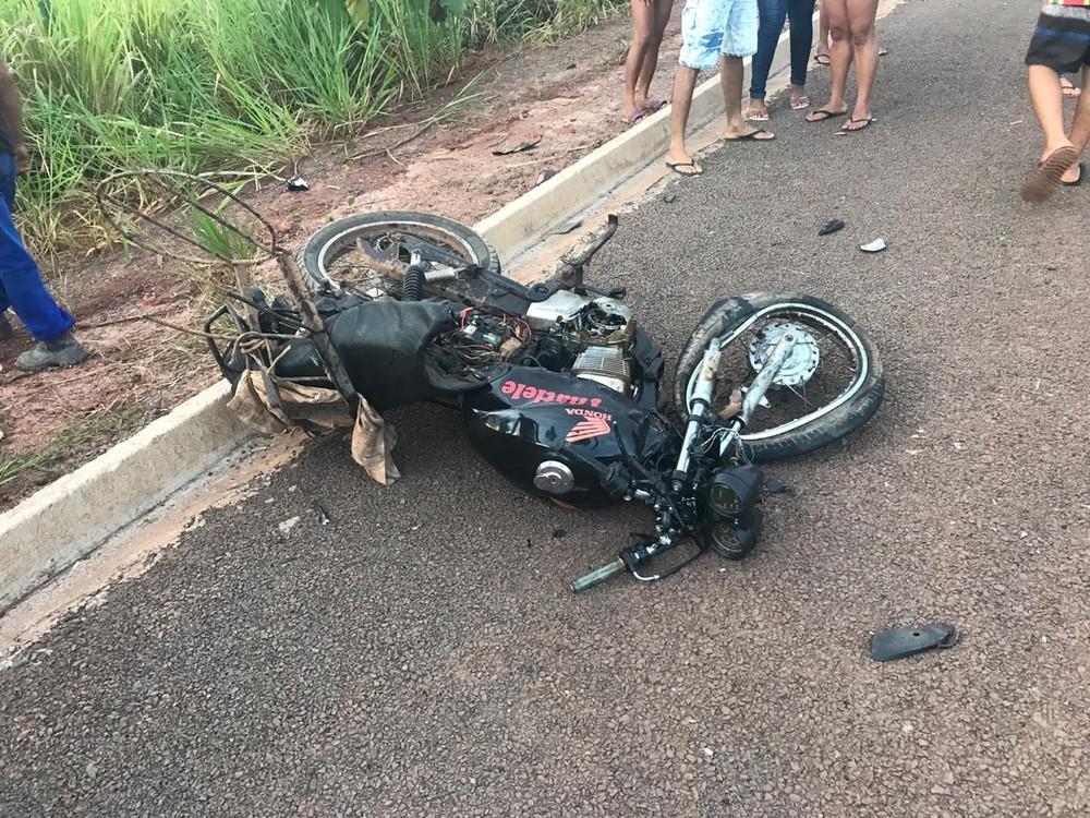 Motociclista invade contramão, bate de frente com carreta e morre na BR-222, no Maranhão