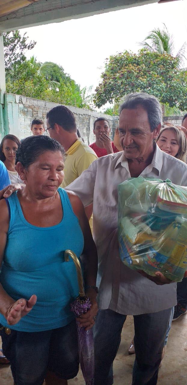 Cestas básicas foram distribuídas para as mães de Chega Tudo