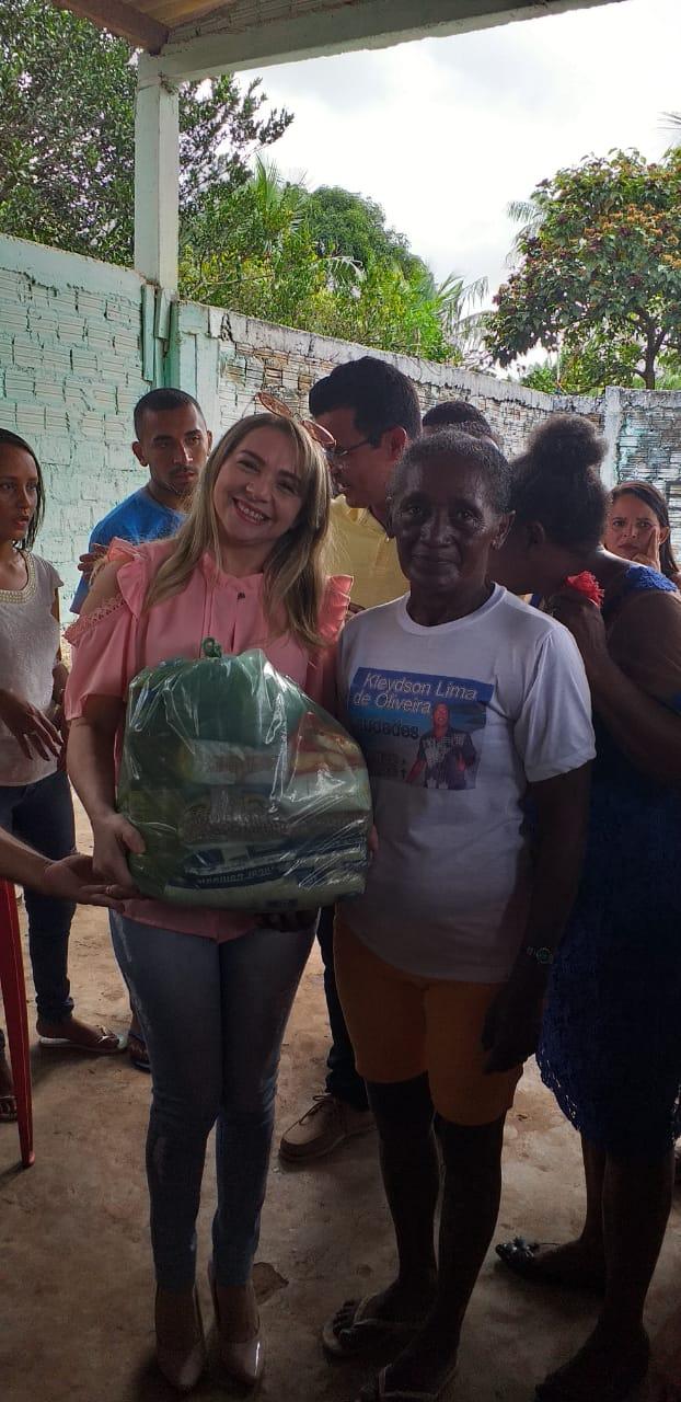 Cestas básicas foram distribuídas para as mães de Chega Tudo