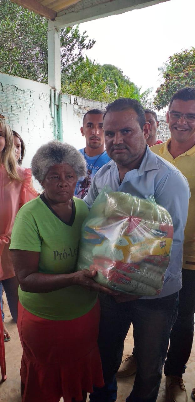 Cestas básicas foram distribuídas para as mães de Chega Tudo