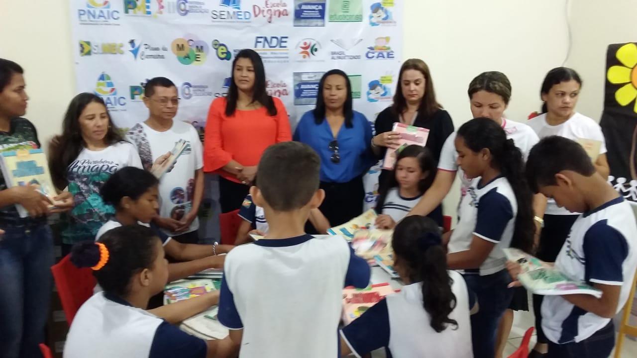 Tate do Ademar participa de entrega dos kits didáticos aos alunos amapaenses