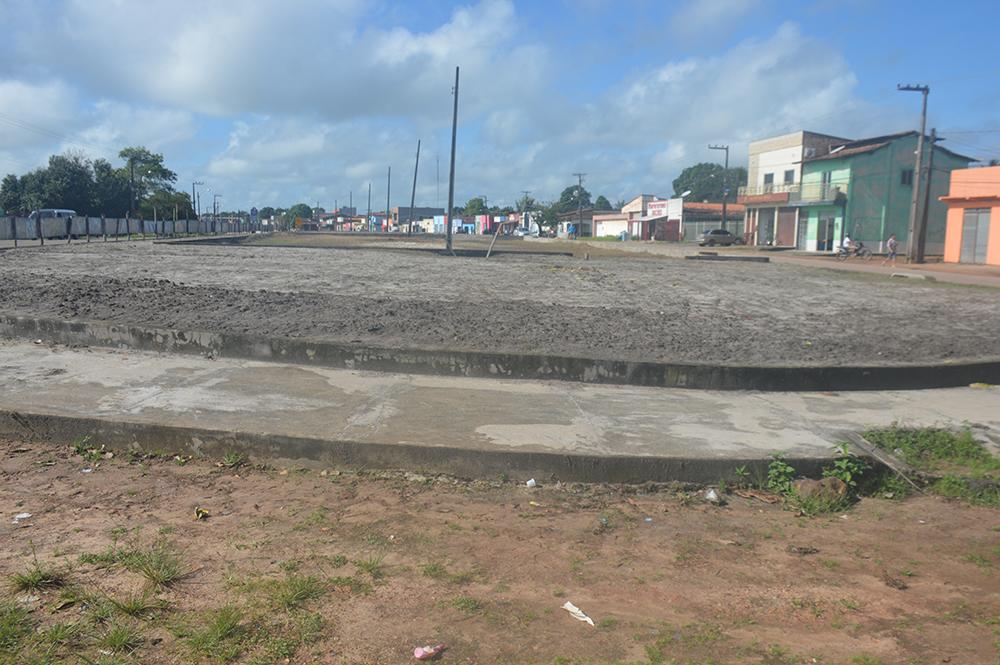 Prefeitura de Maracaçumé reinicia serviços na construção da nova Praça do Centro