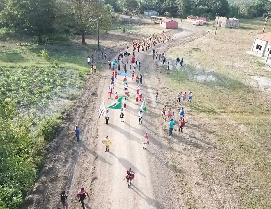 Desfile Cívico encanta moradores da Vila Paraense