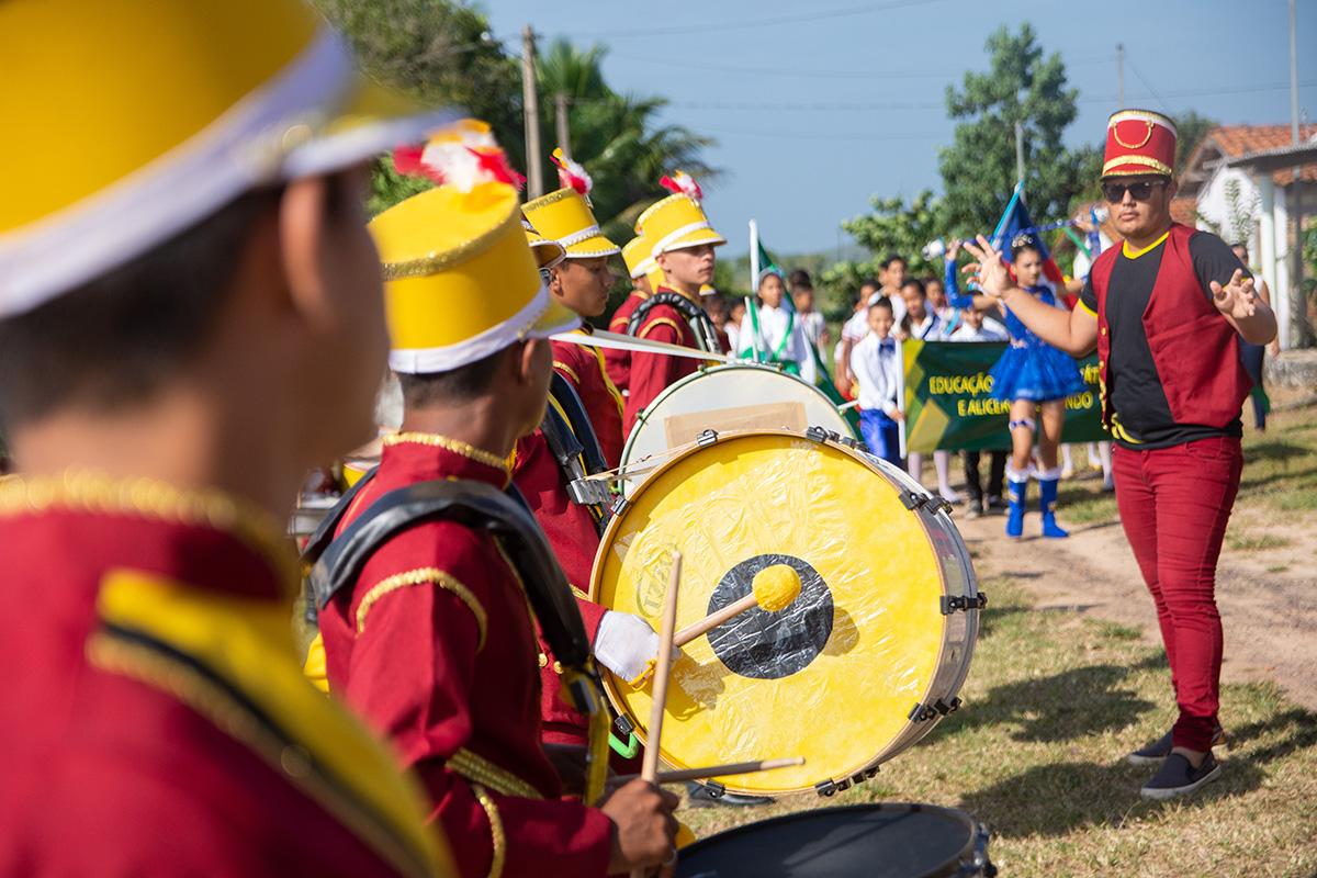 Pela primeira vez moradores da Vila Menandes prestigiaram um desfile cívico na comunidade