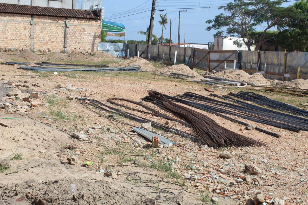 Mercado municipal começa a ser construído e frustra o desejo da oposição