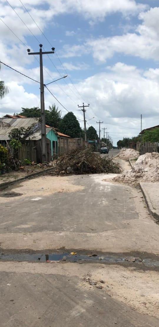 Moradores reclamam de entulho que atrapalha o trânsito em rua em Boa Vista do Gurupi