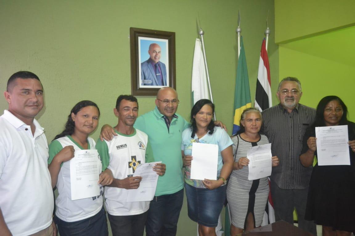 Antonio Batista assina portarias de Agentes Comunitários de Saúde com homenagem ao dia destes profissionais