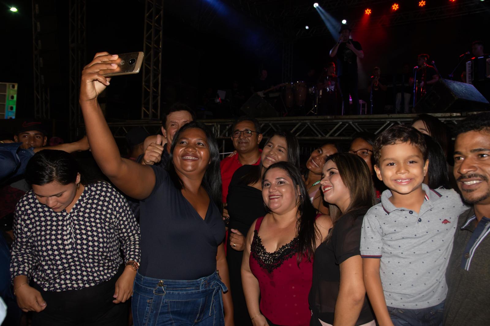 Tate do Ademar sente o carinho dos amapaenses durante show em comemoração ao aniversário da cidade