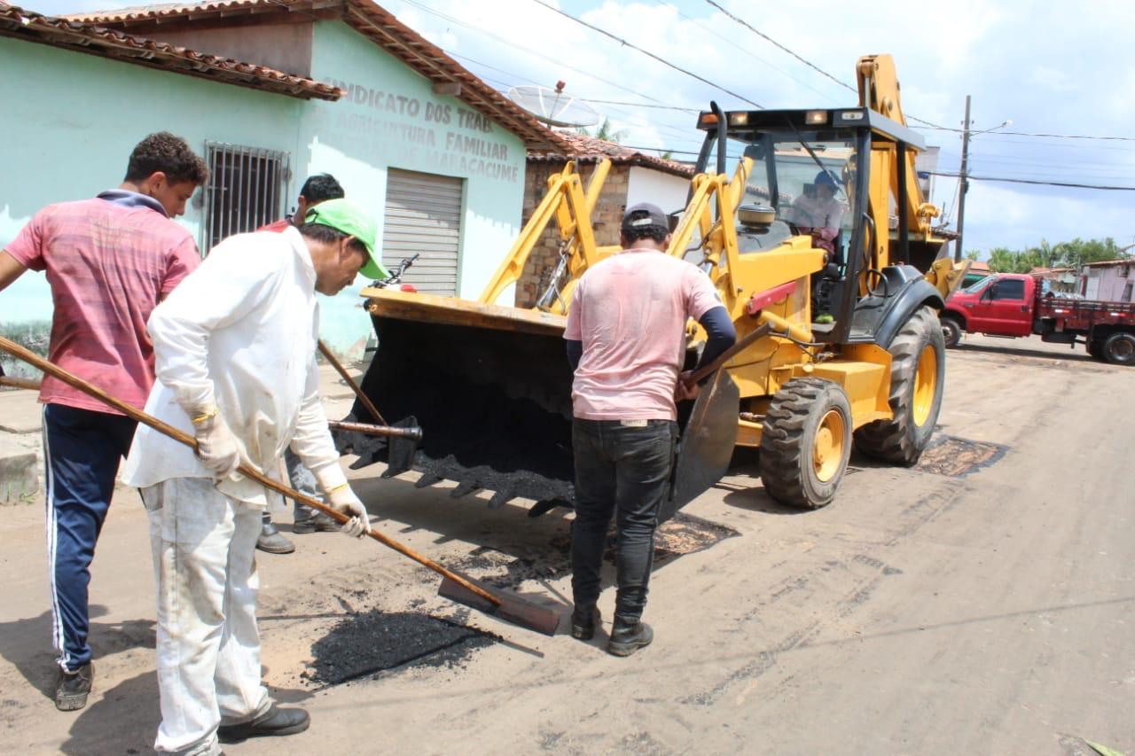 Operação tapa-buracos para manutenção do asfalto nas ruas de Maracaçumé