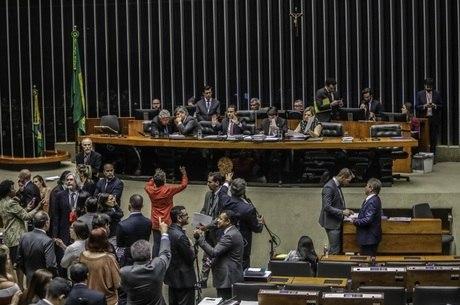 Congresso aprova texto-base do Orçamento com mínimo de R$ 1.039