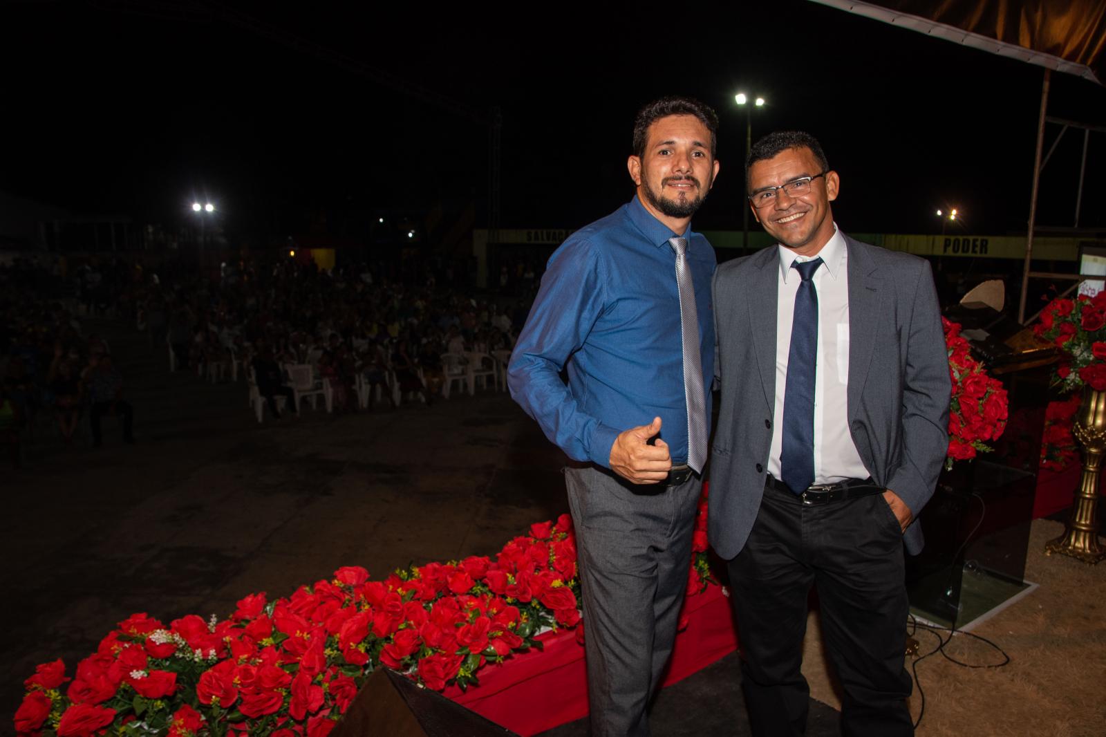 Ney Passinho prestigiou a última noite do Celebrai em Centro Novo do Maranhão