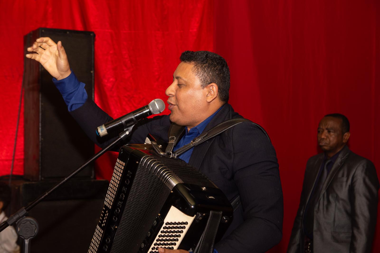 Ney Passinho prestigiou a última noite do Celebrai em Centro Novo do Maranhão