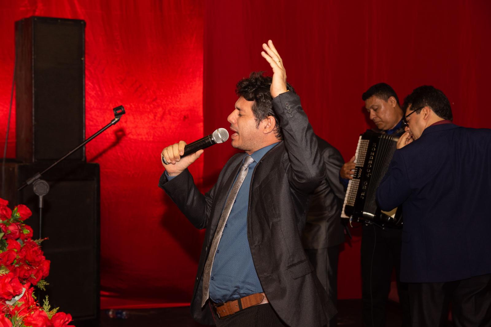 Ney Passinho prestigiou a última noite do Celebrai em Centro Novo do Maranhão