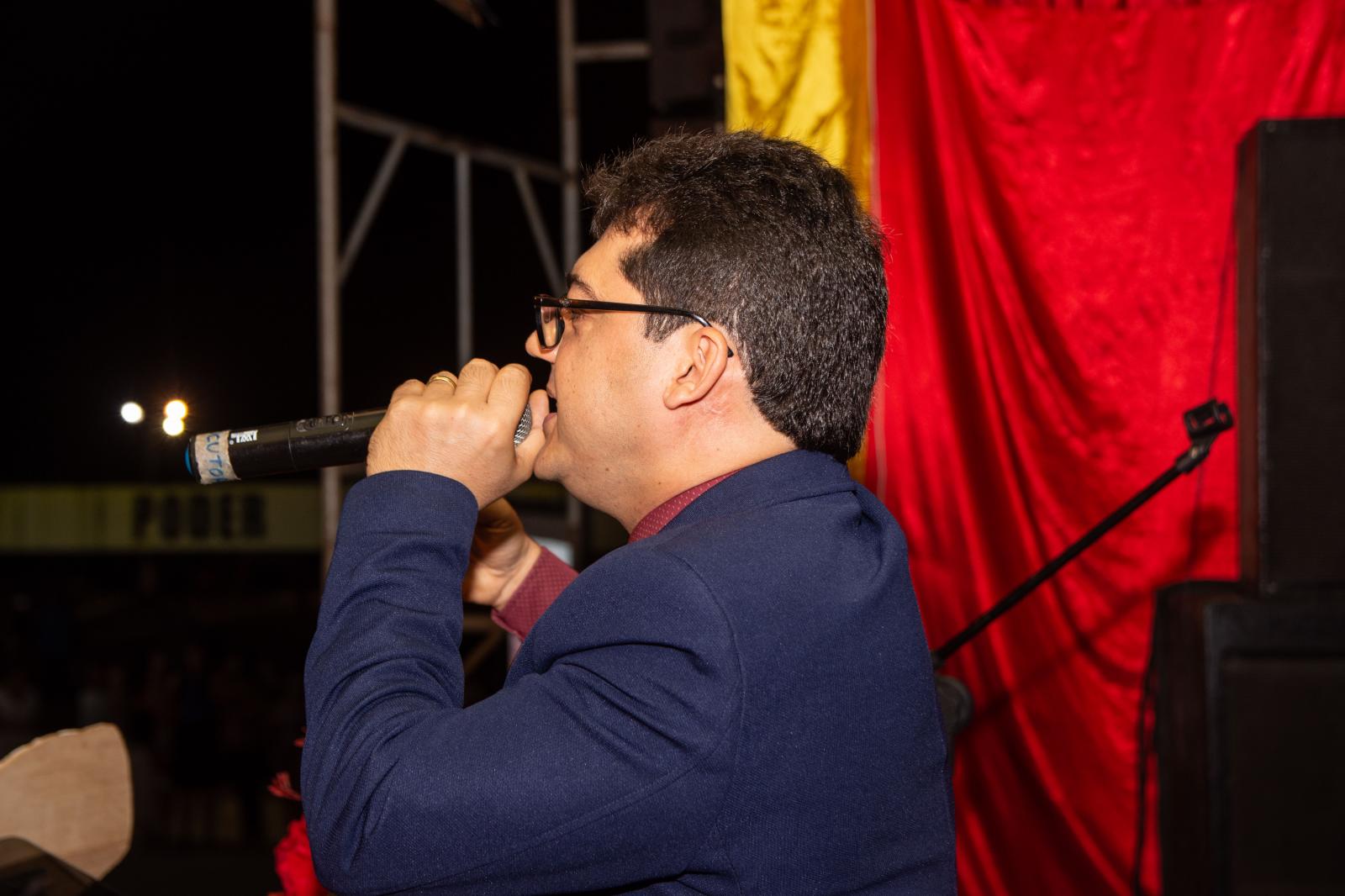 Ney Passinho prestigiou a última noite do Celebrai em Centro Novo do Maranhão