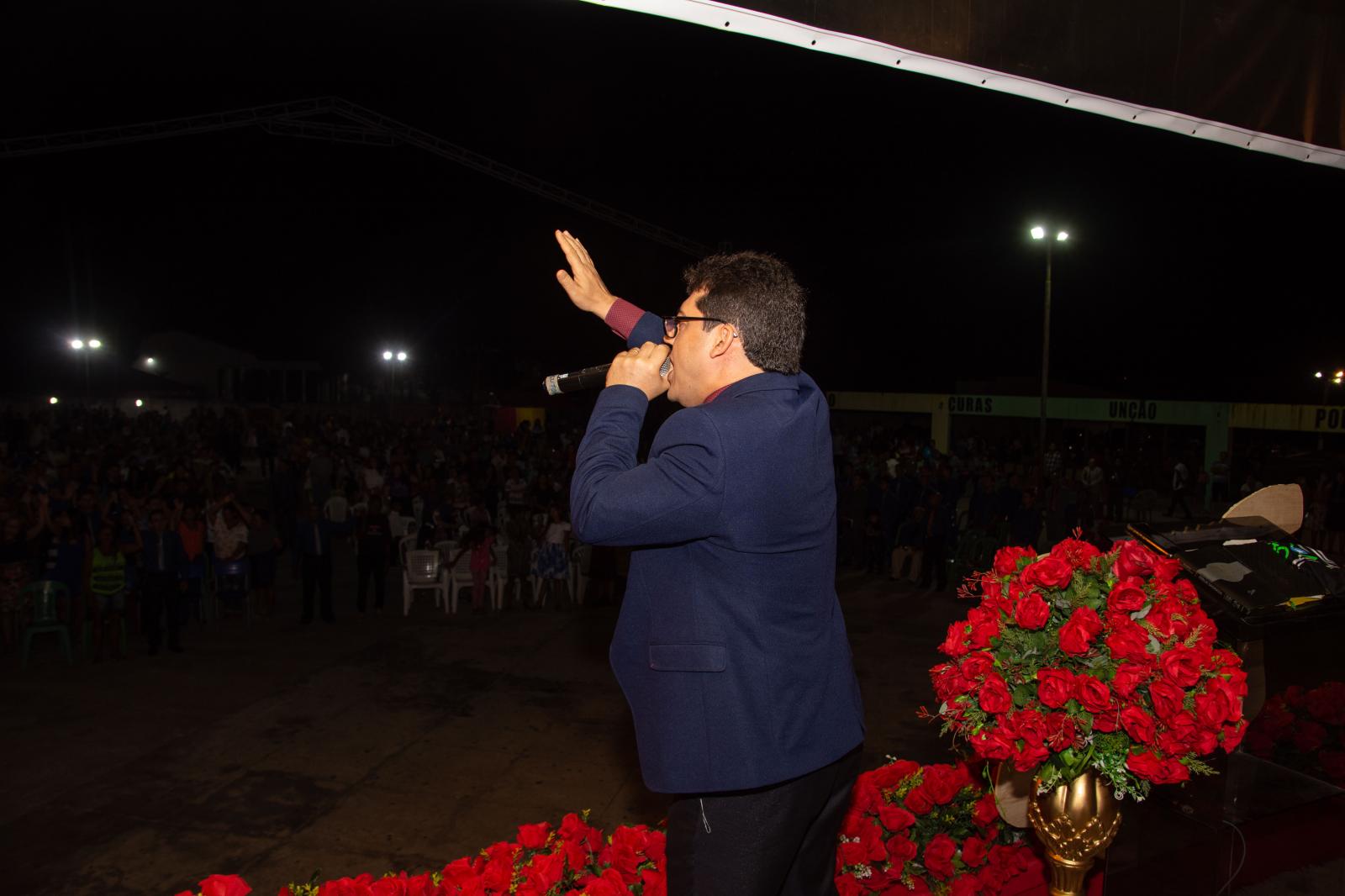 Ney Passinho prestigiou a última noite do Celebrai em Centro Novo do Maranhão