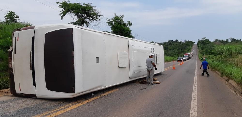 Acidente com ônibus de Goiânia deixa oito feridos na BR-010, no Maranhão