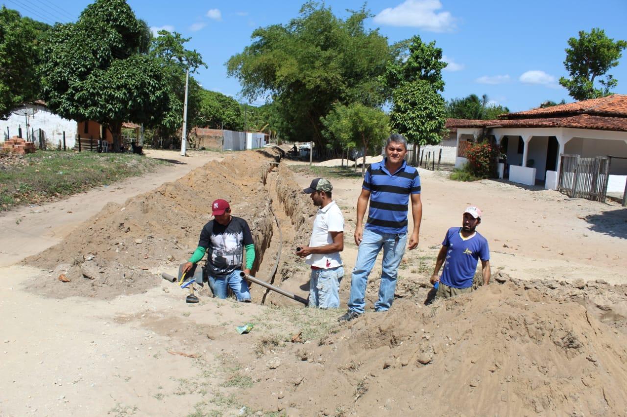 Sistema de água sendo implantado em Centro do Jaci