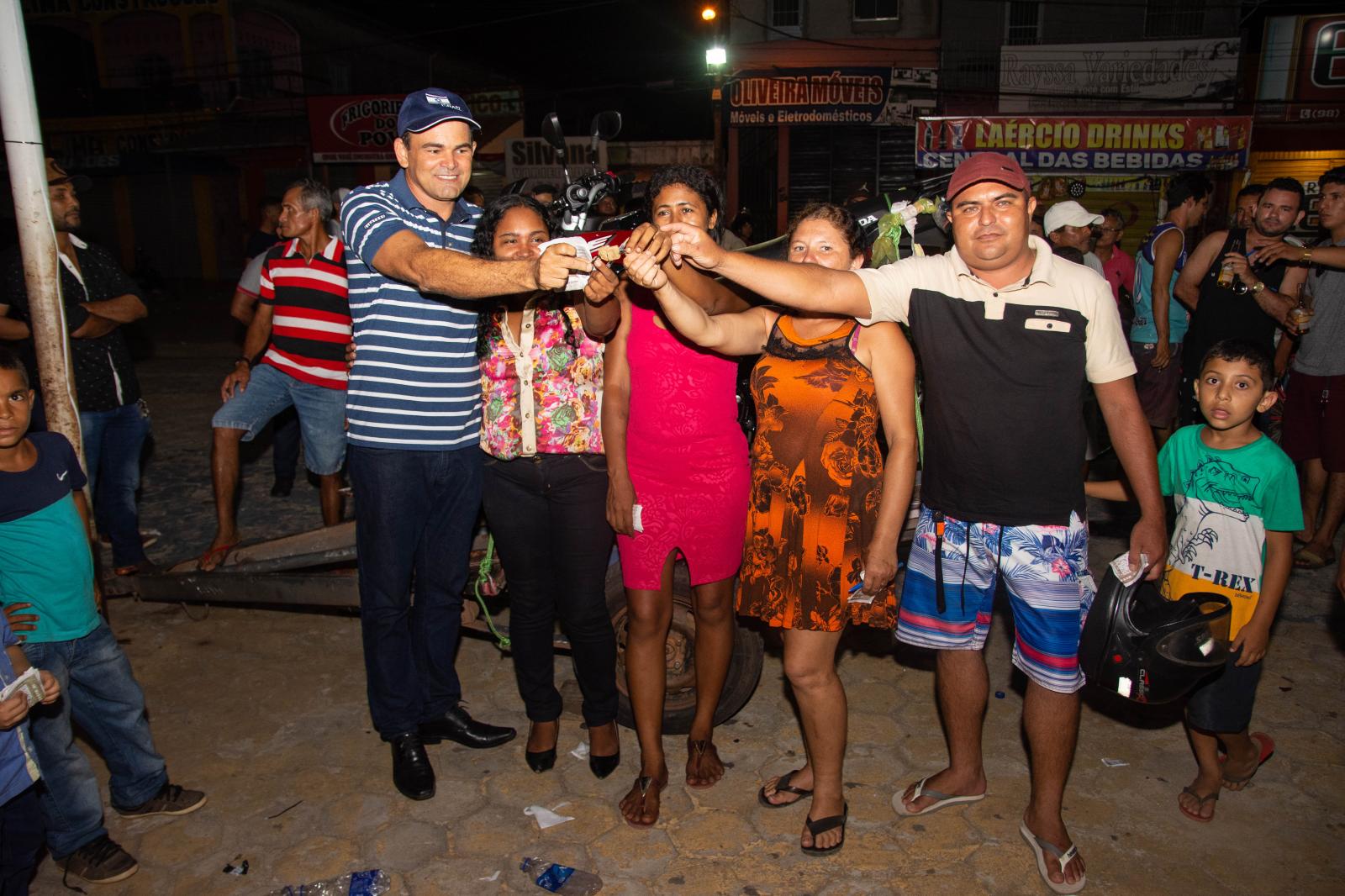 O Natal Premiado foi um sucesso e levou uma multidão para a Praça do Povão