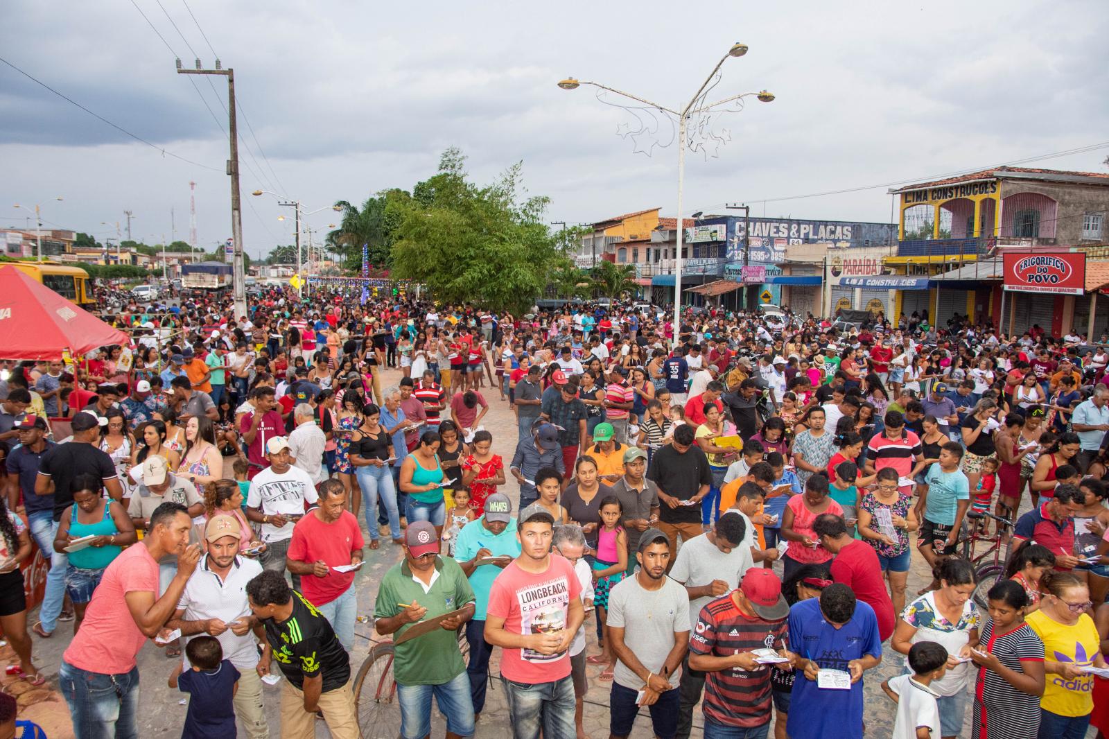 O Natal Premiado foi um sucesso e levou uma multidão para a Praça do Povão