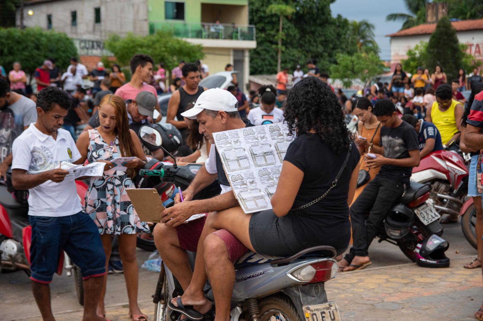 O Natal Premiado foi um sucesso e levou uma multidão para a Praça do Povão