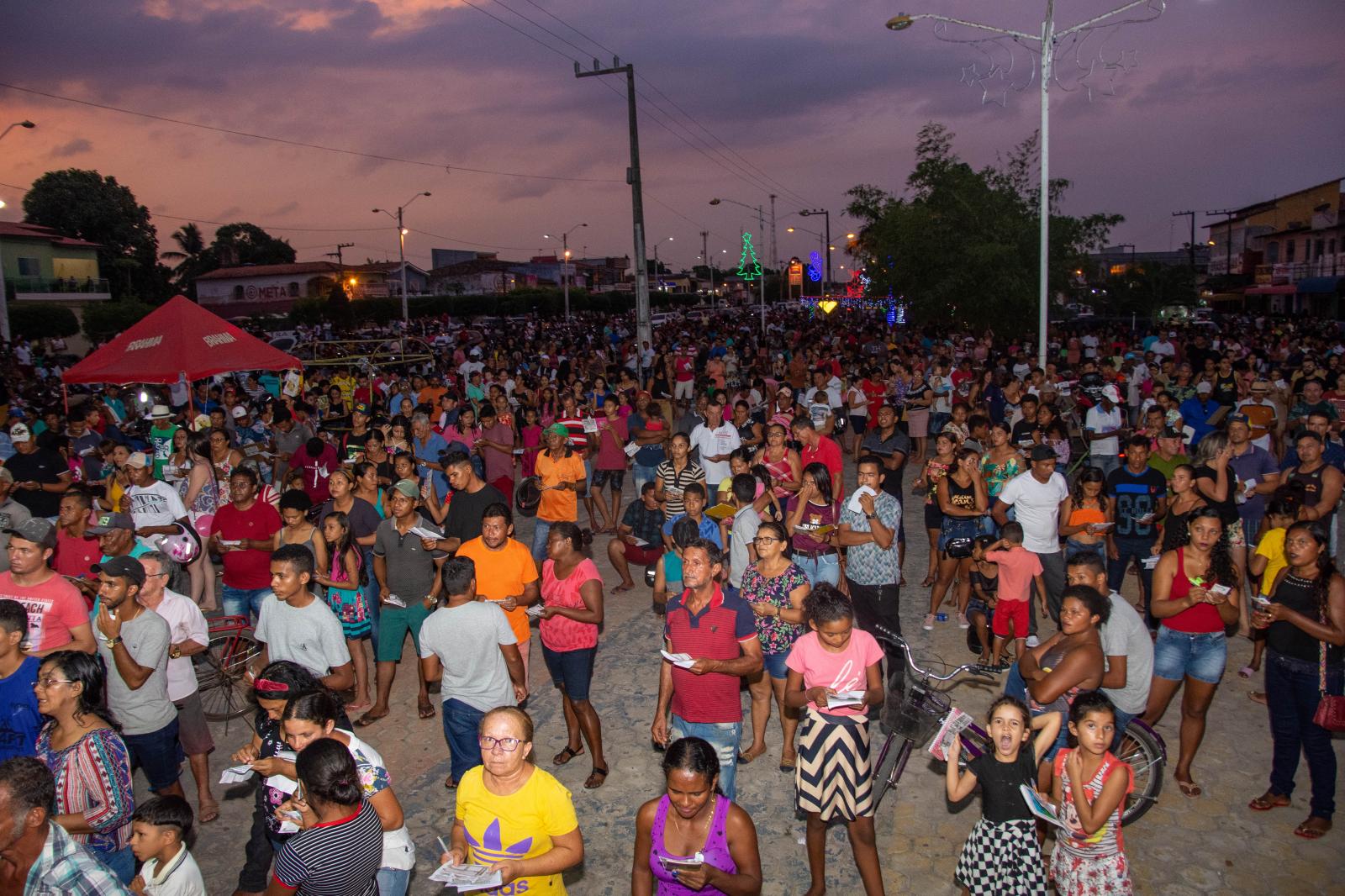 O Natal Premiado foi um sucesso e levou uma multidão para a Praça do Povão