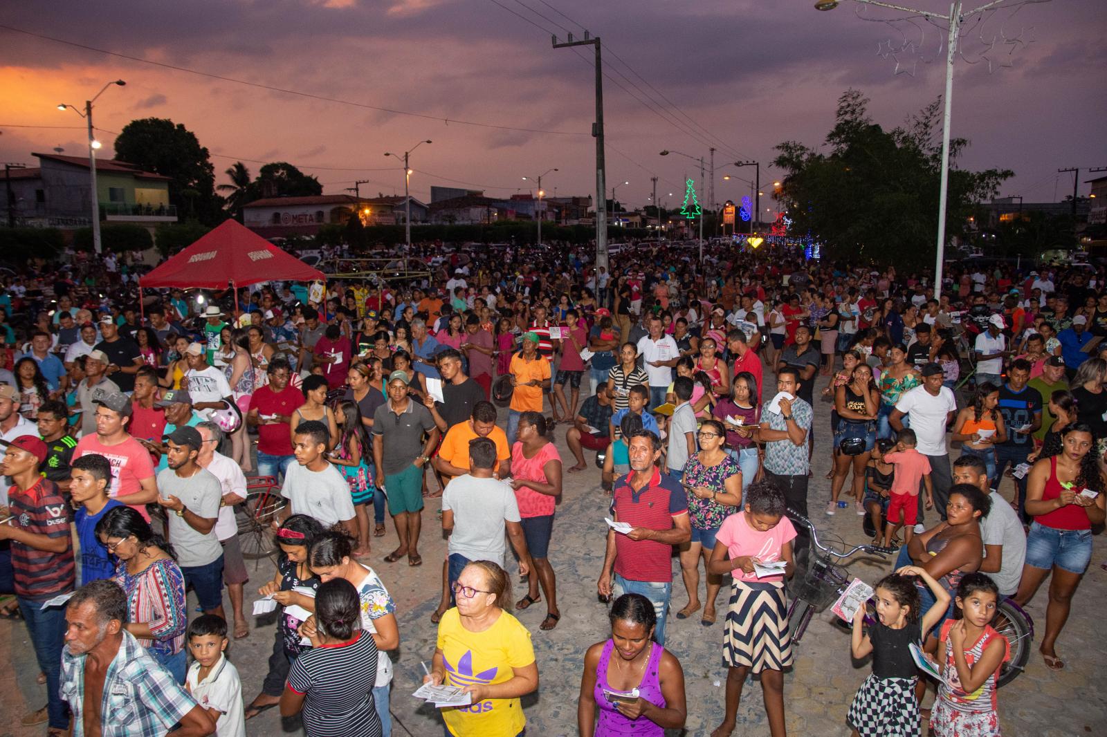 O Natal Premiado foi um sucesso e levou uma multidão para a Praça do Povão