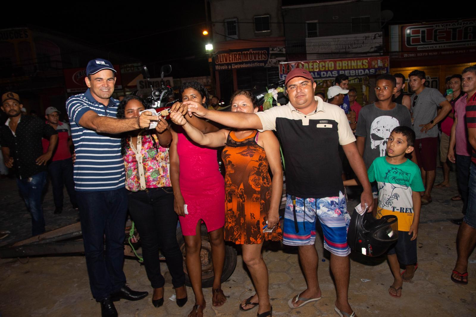 O Natal Premiado foi um sucesso e levou uma multidão para a Praça do Povão