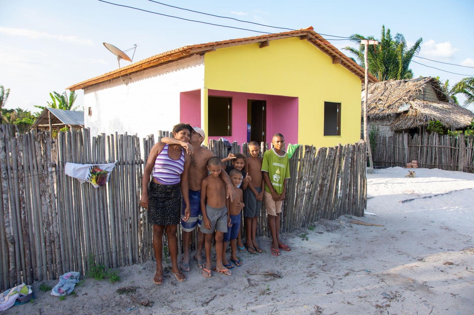 Prefeito de Boa Vista do Gurupi presenteou boa-vistense com uma casa no Povoado Colônia Militar