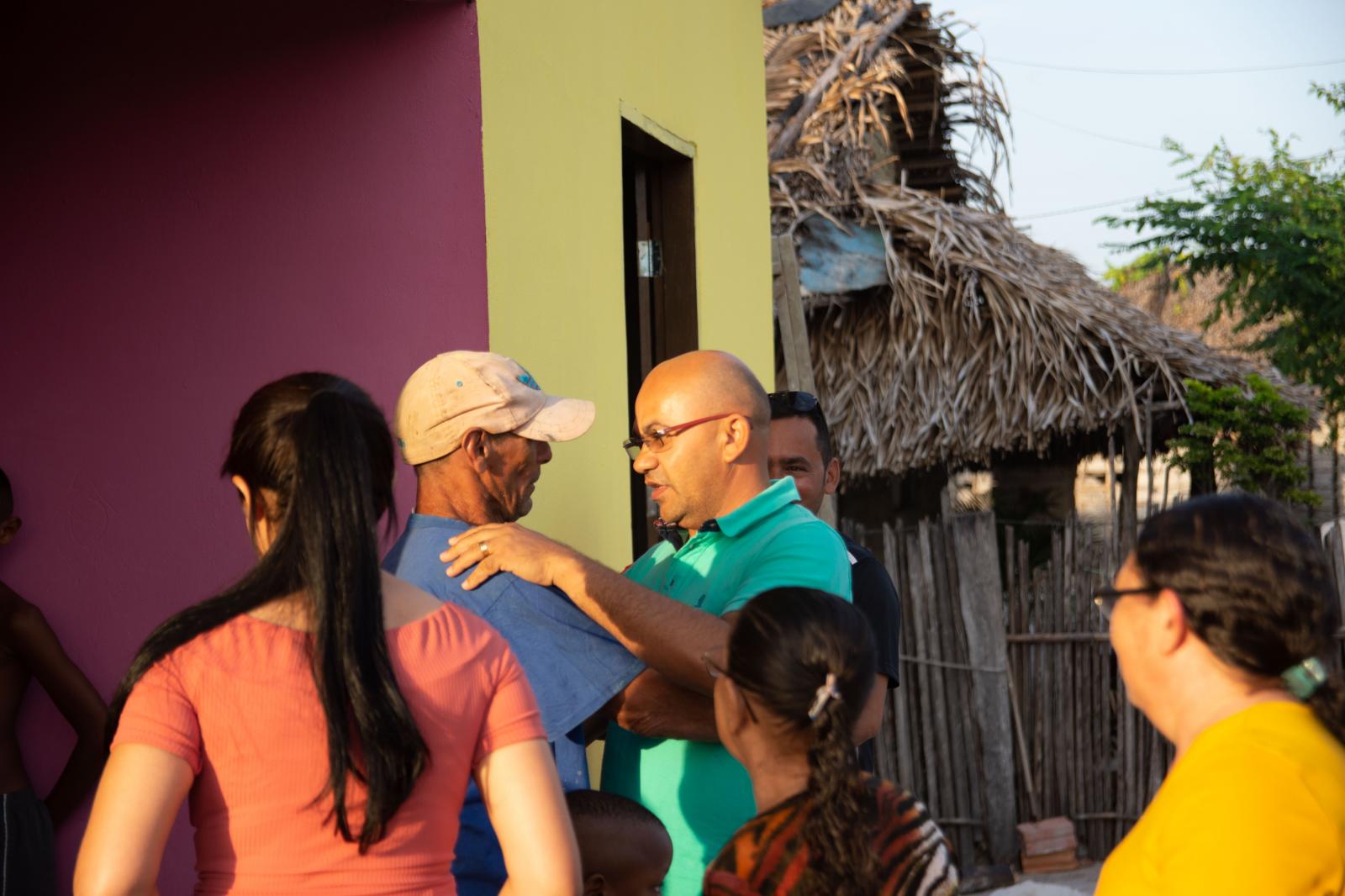 Prefeito de Boa Vista do Gurupi presenteou boa-vistense com uma casa no Povoado Colônia Militar