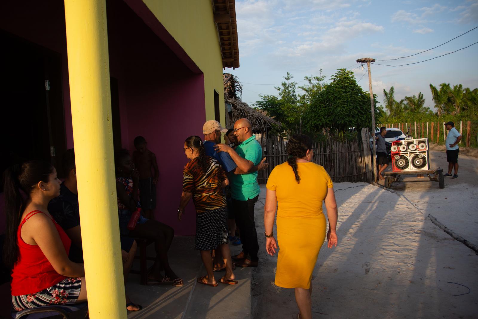 Prefeito de Boa Vista do Gurupi presenteou boa-vistense com uma casa no Povoado Colônia Militar