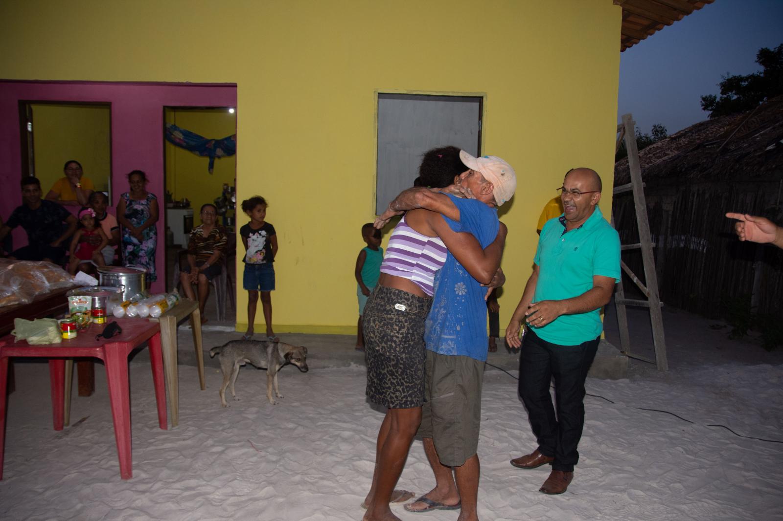 Prefeito de Boa Vista do Gurupi presenteou boa-vistense com uma casa no Povoado Colônia Militar