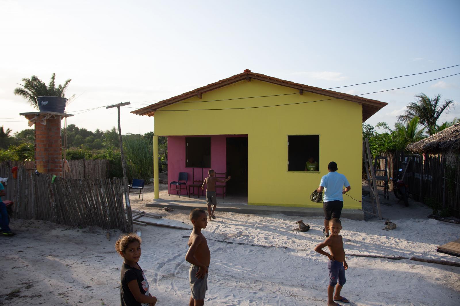 Prefeito de Boa Vista do Gurupi presenteou boa-vistense com uma casa no Povoado Colônia Militar