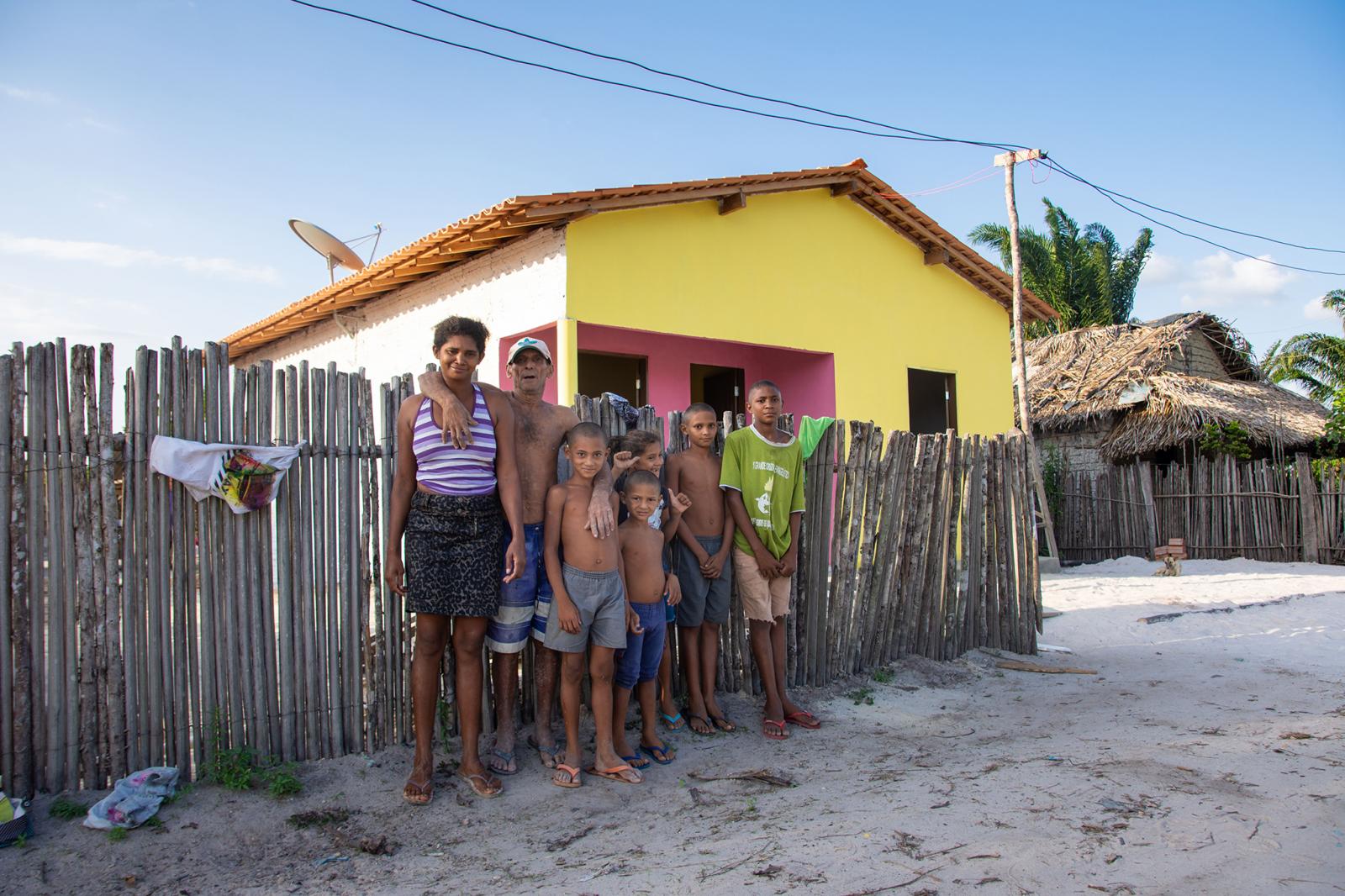 Prefeito de Boa Vista do Gurupi presenteou boa-vistense com uma casa no Povoado Colônia Militar