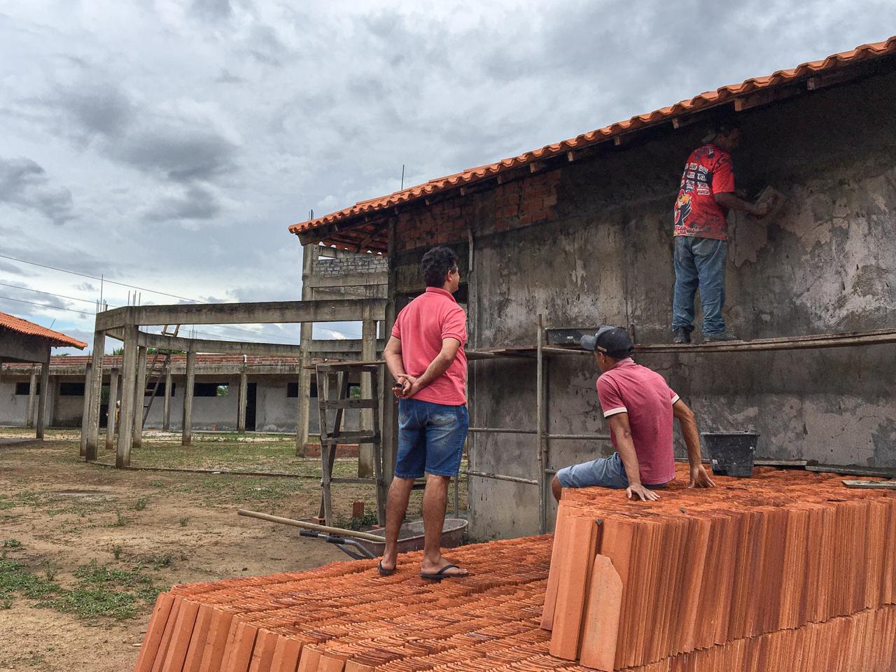 Antonio Filho vistoria obras que estão em execução em Junco do Maranhão