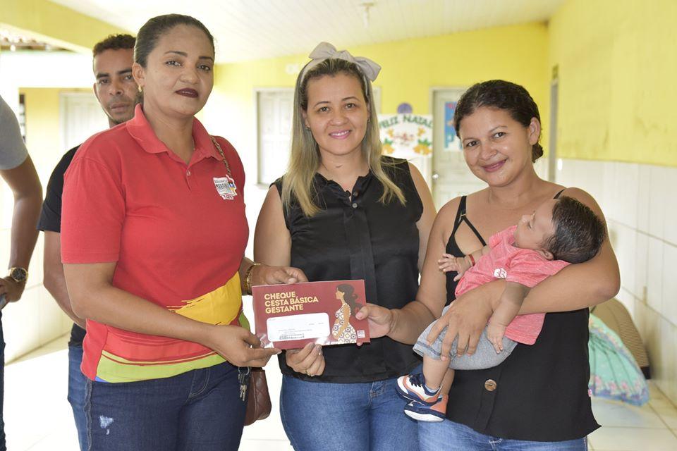 Mais gestantes de Junco do Maranhão recebem o cartão Cheque Cesta Básica